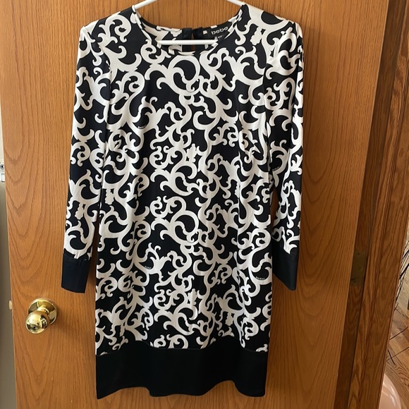 NWT Bebe Black/Off White Paisley Silk Shift Dress, Size S - Picture 6 of 7